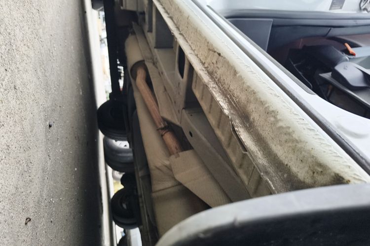 福特 全顺 2017款 2.0T柴油多功能商用车短轴中顶国V局部细节9001