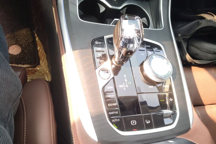 宝马X7 2021款 xDrive40i 领先型豪华套装中控内饰18