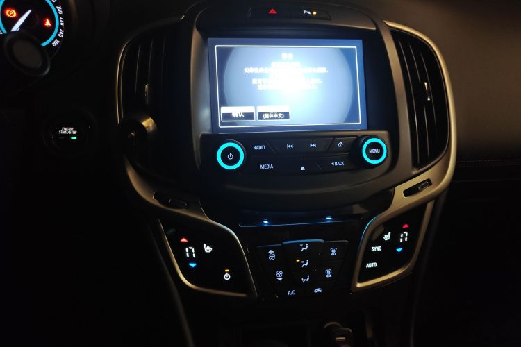 别克 君越 2014款 2.0T SIDI 精英技术型中控内饰16