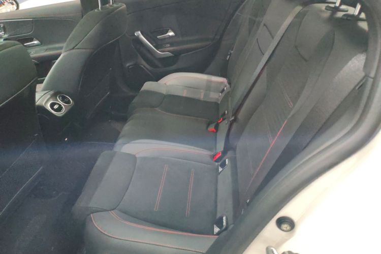 奔驰A级 2023款 A 200 L 时尚型中控内饰21