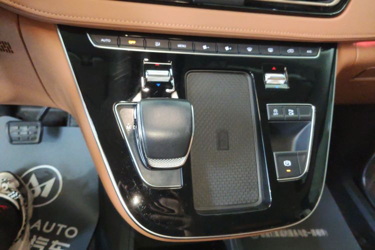 红旗HQ9 2023款 2.0T 智联旗享版中控内饰18