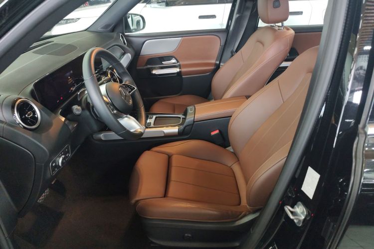 奔驰GLB 2024款 GLB 200 时尚型中控内饰19