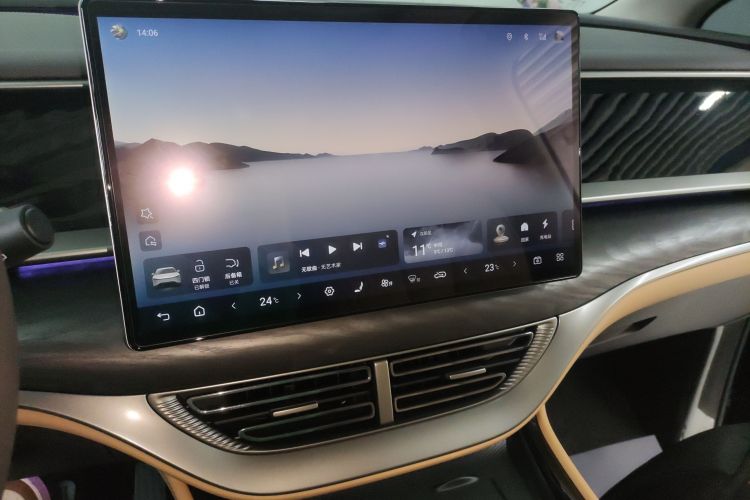 腾势D9 2024款 DM-i 980 四驱尊贵型中控内饰16