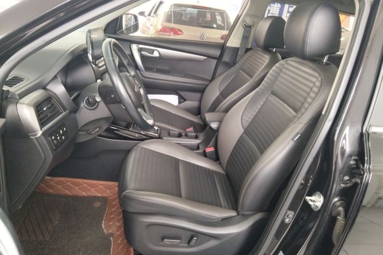 起亚 智跑 2018款 2.0L 自动智享豪华版 国V中控内饰19