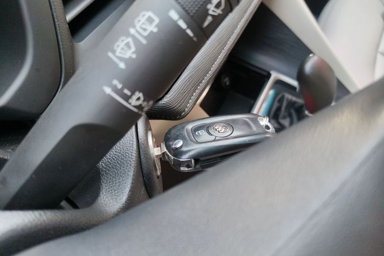 别克GL6 2018款 18T 6座精英型中控内饰11