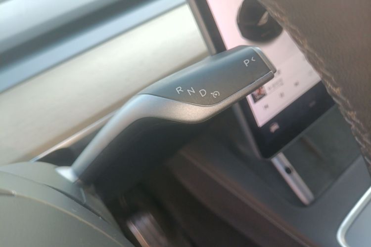 特斯拉 Model Y 2021款 标准续航后驱版中控内饰18