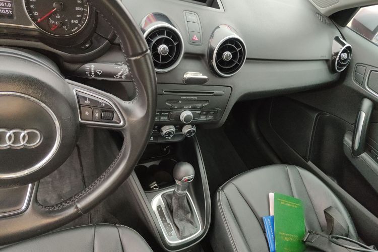 奥迪A1 2014款 30 TFSI 舒适型中控内饰16