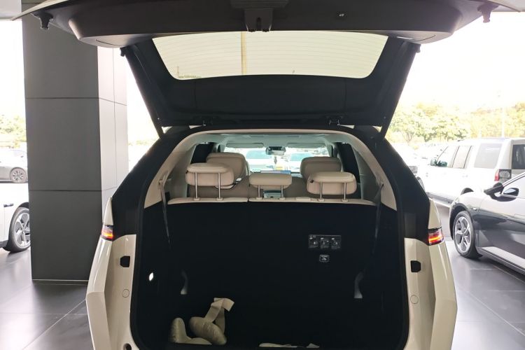 小鹏X9 2024款 640四驱高性能Max机舱底盘23