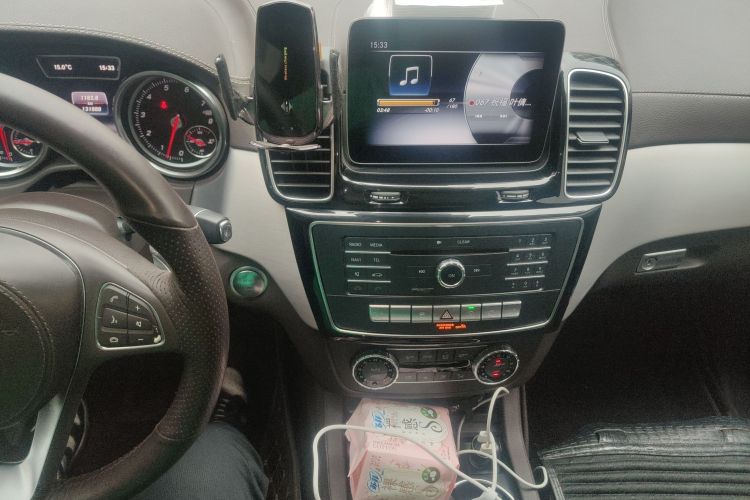 奔驰GLS 2018款 GLS 320 4MATIC中控内饰16