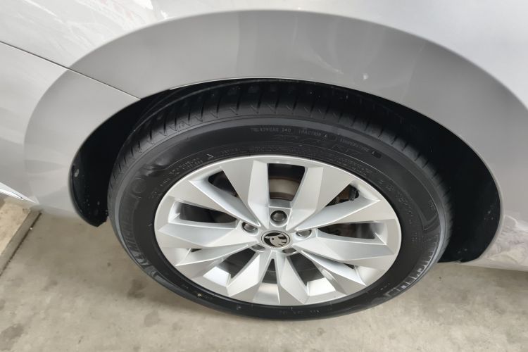 斯柯达 速派 2018款 TSI330 DSG舒适版 国V车身外观6008