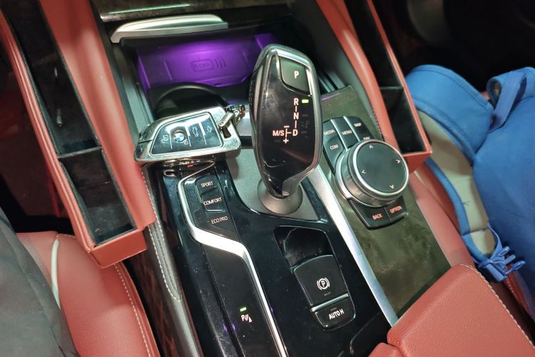 宝马5系 2022款 改款二 525Li M运动套装中控内饰18