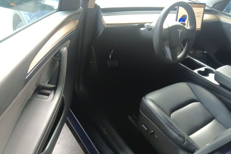 特斯拉 Model Y 2022款 改款 后轮驱动版中控内饰7003