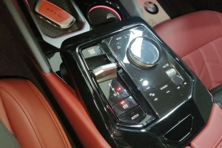 宝马5系 2024款 530Li 领先型 M运动套装中控内饰18