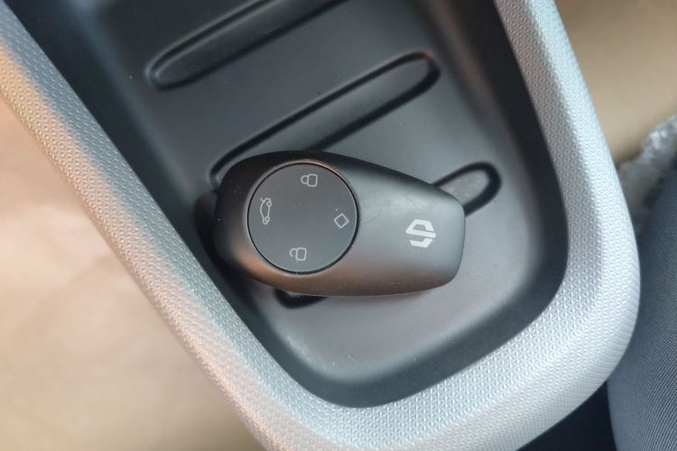 零跑汽车 零跑T03 2021款 400豪华Pro版中控内饰11