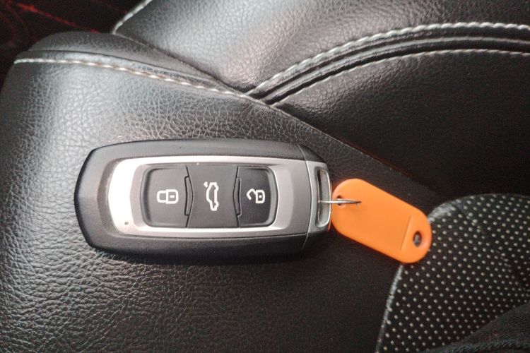 吉利汽车 帝豪 2017款 三厢百万款 1.5L CVT向上版中控内饰11