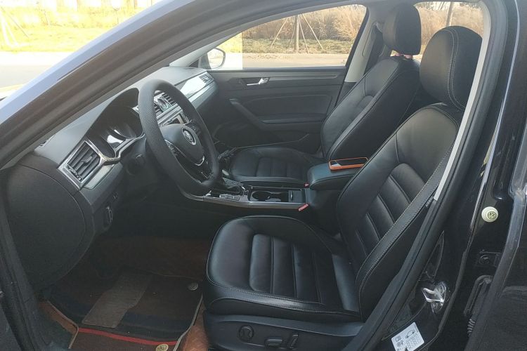 大众 帕萨特 2017款 330TSI DSG尊荣版中控内饰19