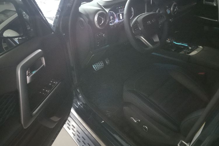 北京BJ40 2023款 2.0T 自动四驱城市猎人版侠客型中控内饰7003