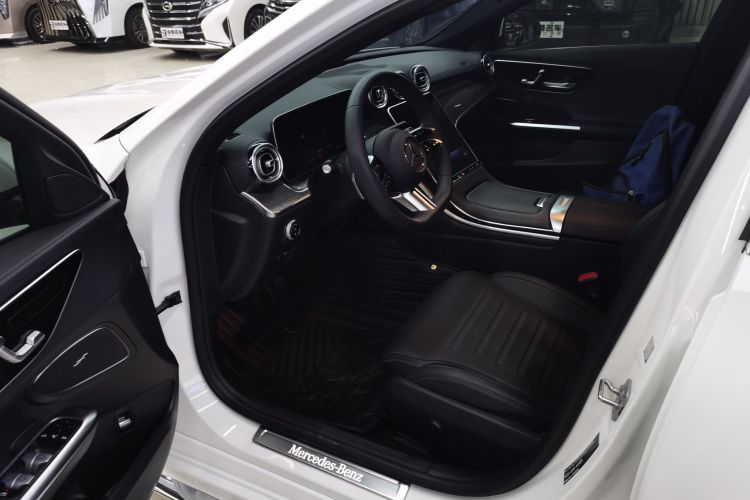 奔驰C级 2025款 C 260 L 运动版中控内饰20
