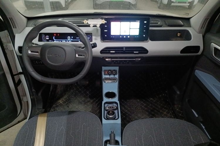 吉利银河 2023款 熊猫mini 200km 耐力熊中控内饰12
