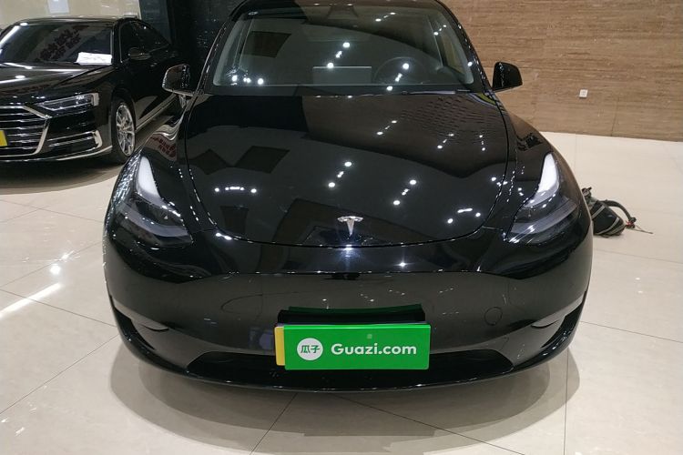 特斯拉 Model Y 2021款 标准续航后驱版车身外观2