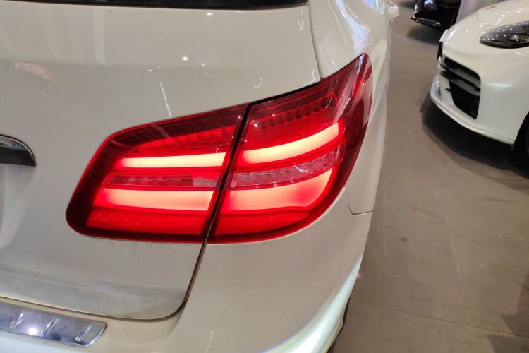 奔驰B级 2018款 B 200 时尚型车身外观6006