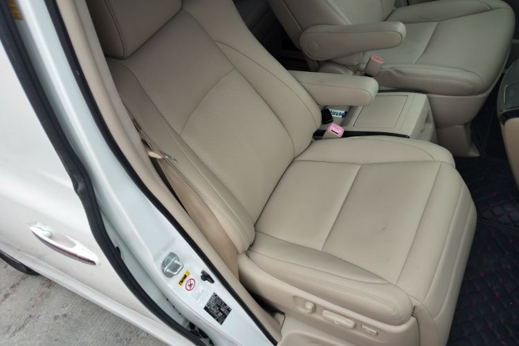 丰田 埃尔法 2012款 3.5L 豪华版局部细节41