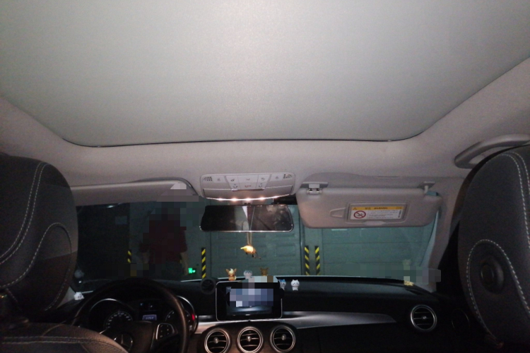 奔驰C级(进口) 2017款 改款 C 180 旅行轿车局部细节22