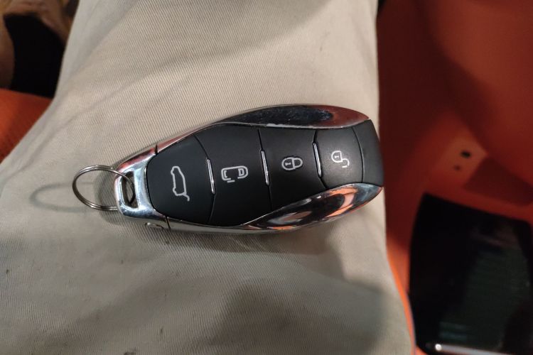 红旗HQ9 2023款 2.0T 智联旗韵版中控内饰7001