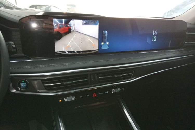 福特 探险者 2023款 EcoBoost 285 四驱风尚plus版 6座中控内饰16