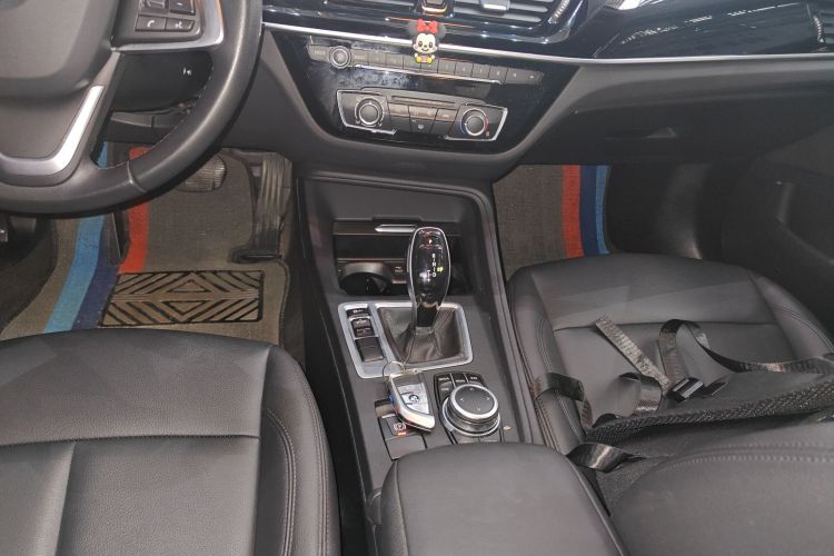 宝马1系 2021款 120i M运动版中控内饰18