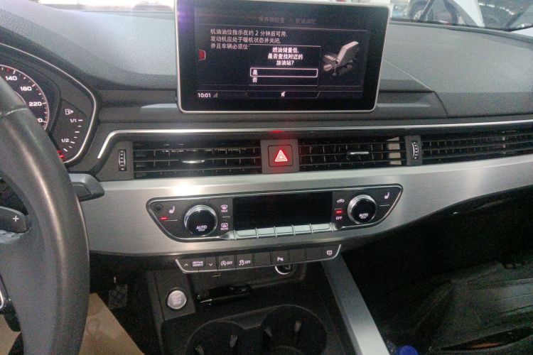 奥迪A4L 2018款 30周年年型 40 TFSI 时尚型中控内饰16