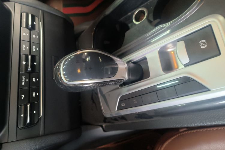 玛莎拉蒂 Ghibli 2014款 3.0T 标准版中控内饰18