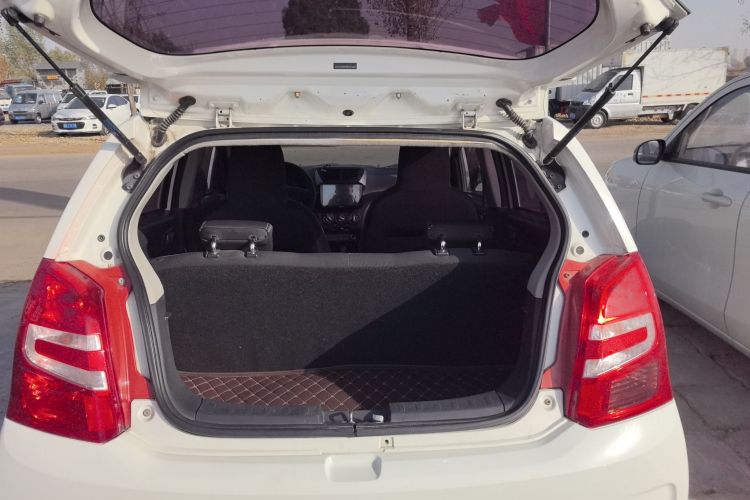 铃木 奥拓 2013款 1.0L 自动豪华型机舱底盘23