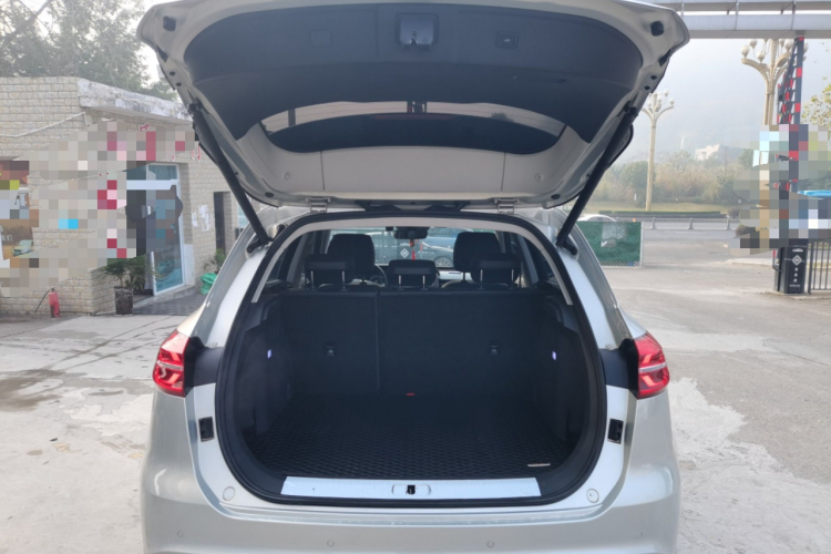 红旗HS5 2019款 2.0T 智联旗享版机舱底盘23