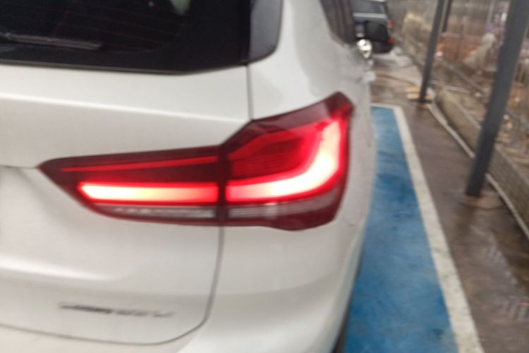 宝马X1 2021款 改款 sDrive20Li 时尚型车身外观9