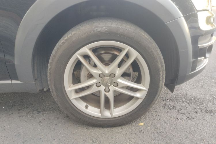 奥迪Q5 2018款 典藏版 40 TFSI 技术型车身外观10