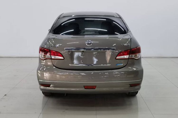 日产 轩逸 2016款 经典 1.6XE 手动领先版车身外观6