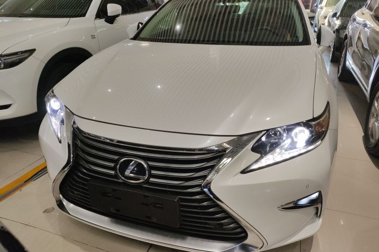 雷克萨斯ES 2015款 200 精英版车身外观2