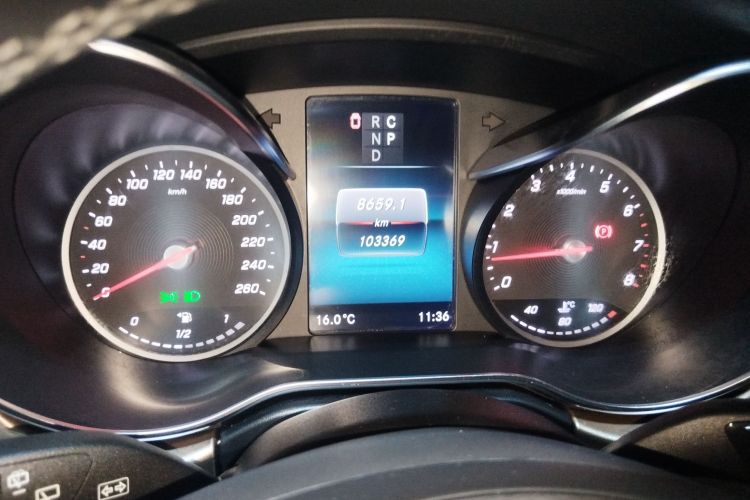 奔驰V级 2020款 V 260 尊贵版中控内饰14