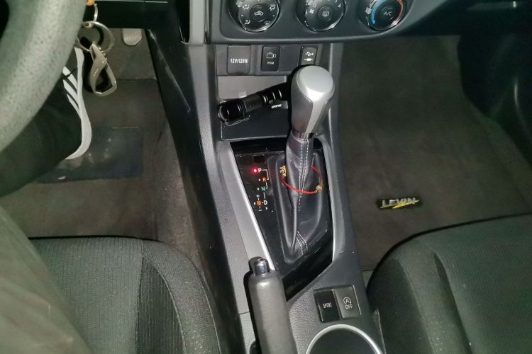 丰田 雷凌 2017款 改款 185T CVT精英版 国V中控内饰18