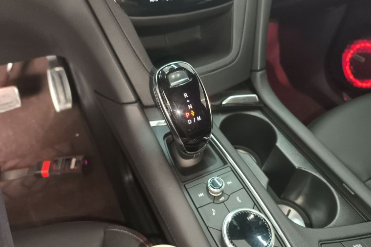 凯迪拉克XT5 2022款 2.0T 四驱豪华型（蜂鸟版）中控内饰18