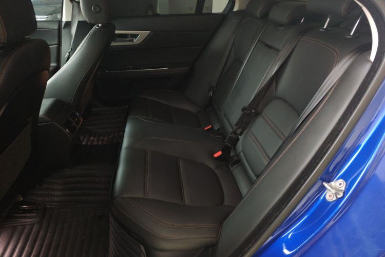 捷豹XEL 2019款 2.0T 200PS 豪华版中控内饰21