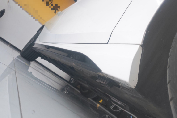 宝马2系(进口) 2023款 225i 四门轿跑车 M运动套装机舱底盘29