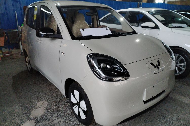 五菱汽车 宏光MINIEV 2025款 四门版 臻享款车身外观3