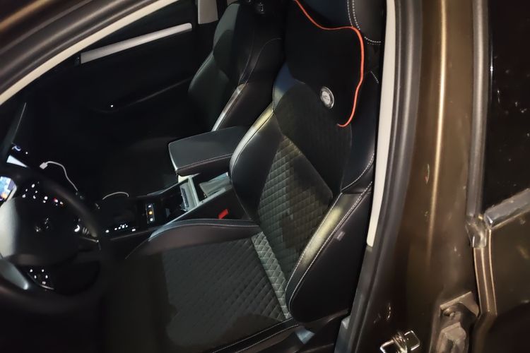 斯柯达 速派 2018款 TSI280 DSG舒适版 国V中控内饰19