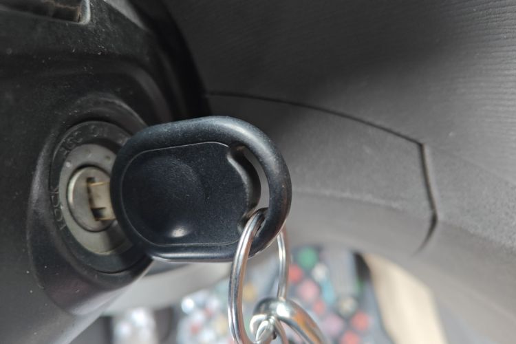 五菱汽车 五菱宏光 2014款 1.5L S标准型中控内饰11