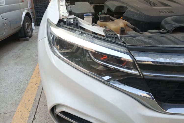 陆风逍遥 2018款 1.5GTDI 手动白银版车身外观8