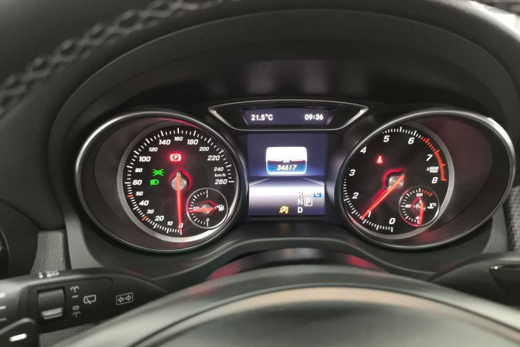 奔驰GLA 2017款 GLA 200 动感型中控内饰14