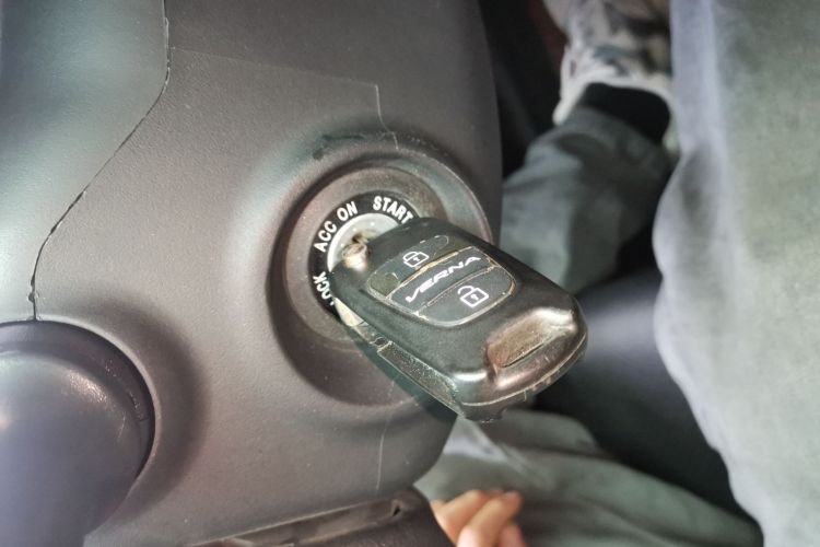 现代 朗动 2012款 1.6L 自动时尚型中控内饰11