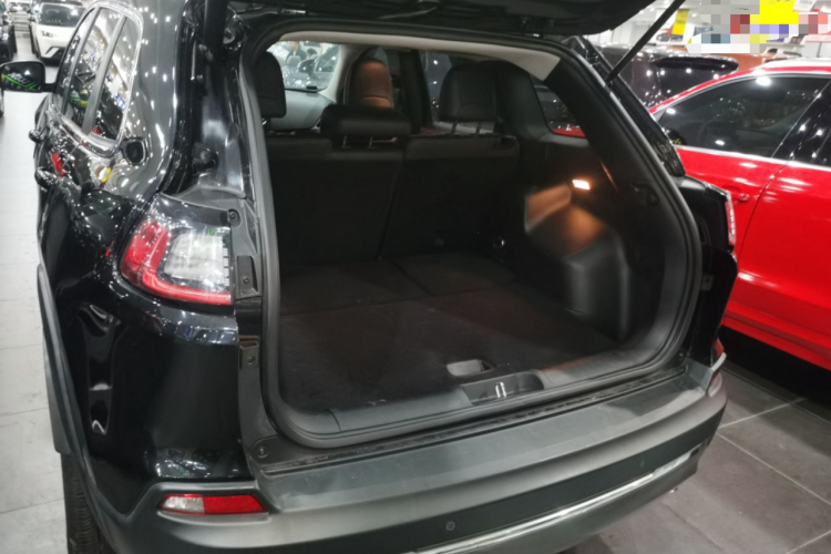 Jeep 自由光 2019款 2.0T 四驱探享版+自动驾驶智慧包 国V局部细节23